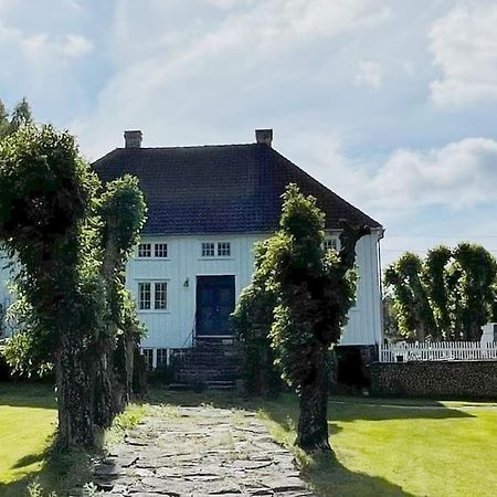 Bosvik Gard, Nyrenovert Leilighet I Hovedhus Fra 1756 Risør Exteriér fotografie