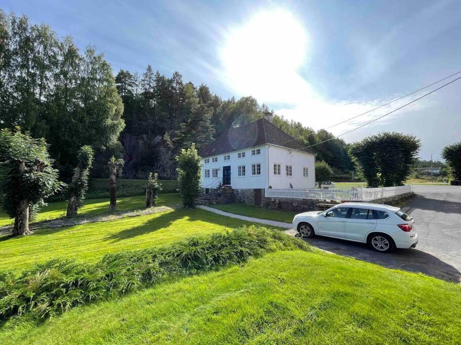 Bosvik Gard, Nyrenovert Leilighet I Hovedhus Fra 1756 Risør Exteriér fotografie