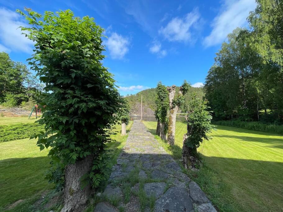 Bosvik Gard, Nyrenovert Leilighet I Hovedhus Fra 1756 Risør Exteriér fotografie